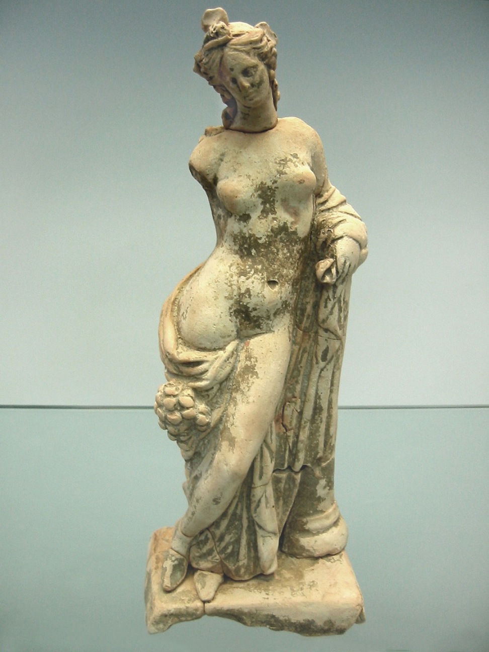 rotone - Museo Archeologico -Statuina Femminile