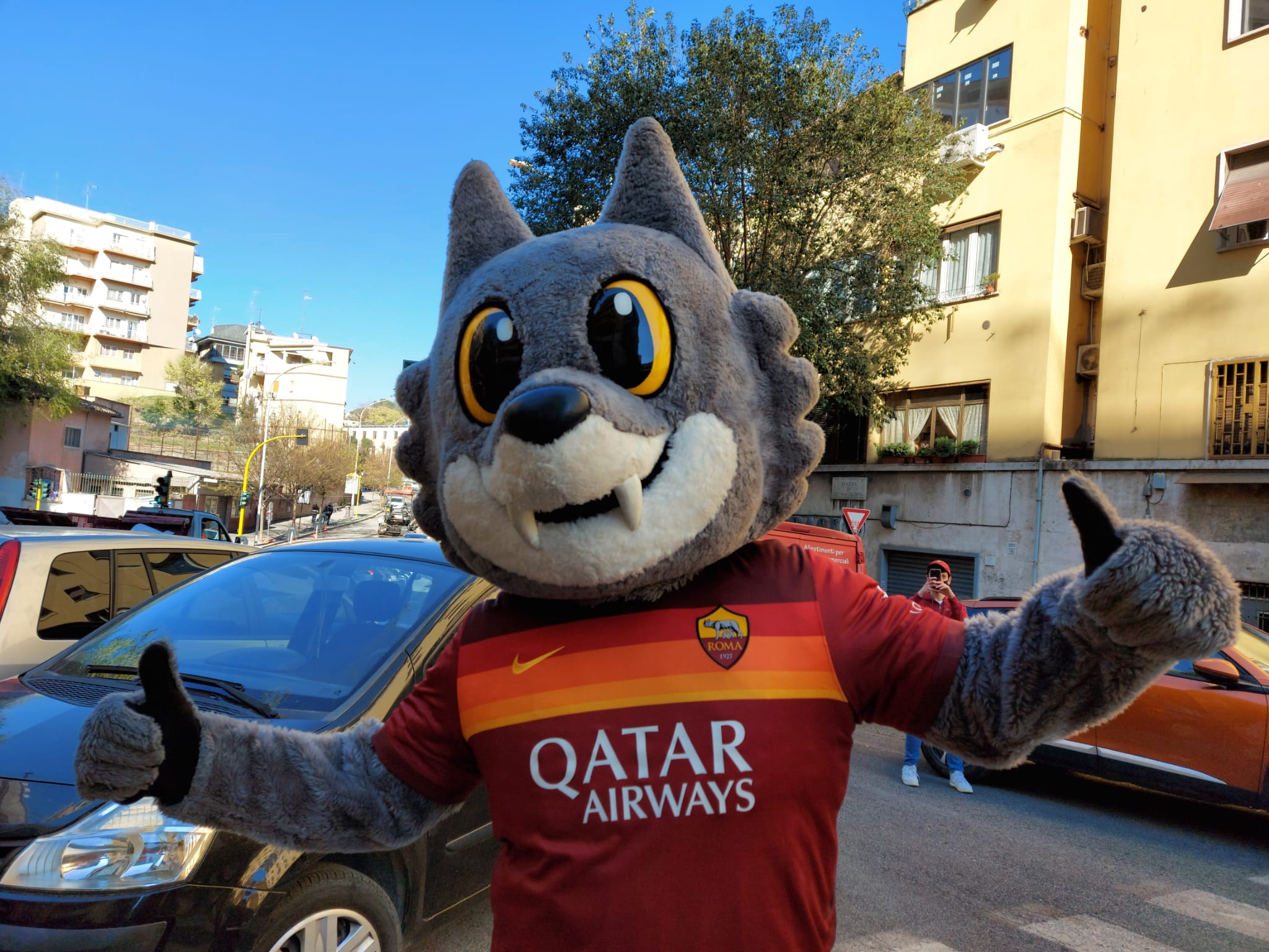 AS Roma: consegna pacchi solidali