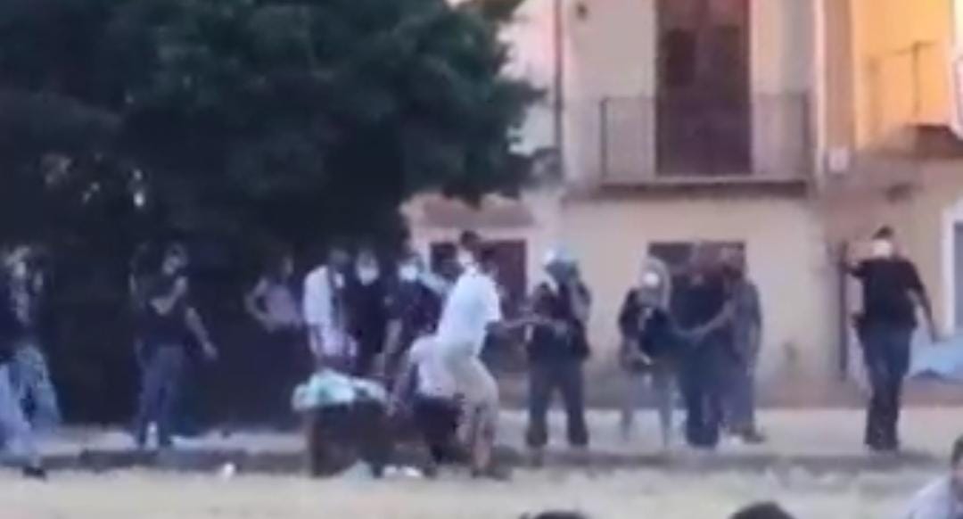 Palermo: spacca bottiglia in testa a poliziotto