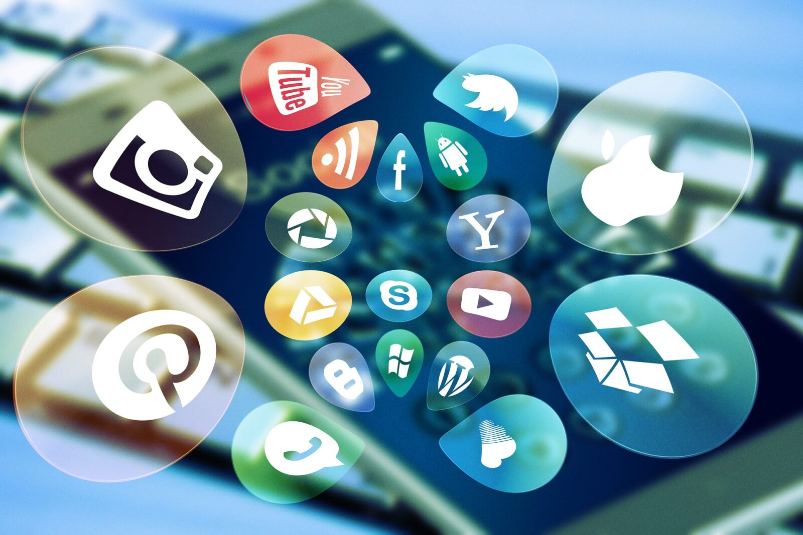 Social in Italia: vince TikTok