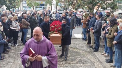 Photo of Ad Alassio una folla ai funerali di Piero Pasqualini