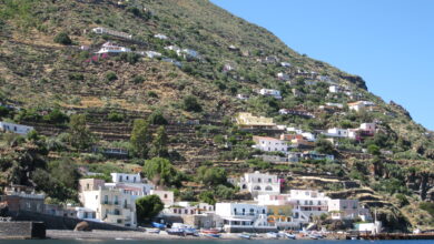 Photo of Alicudi: un’isola selvaggia tra mare, capre e streghe