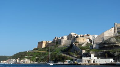 Photo of Bonifacio: un borgo unico affacciato sulla Sardegna