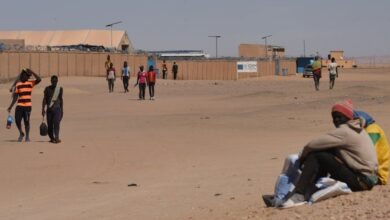 Photo of MSF denuncia “l’abbandono” di migliaia di migranti espulsi dall’Algeria nel nord del Niger