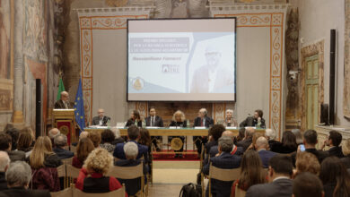 Photo of Al Rettore Massimiliano Fiorucci il Premio Speciale 2023 per la ricerca scientifica e le istituzioni accademiche del “Franco Cuomo International Award”