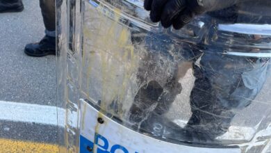 Photo of Bologna, agenti aggrediti durante lo sgombero di Corticella. Fsp Polizia: “Feriti dieci colleghi, uno in modo grave. Non è protesta, è violenza pura”