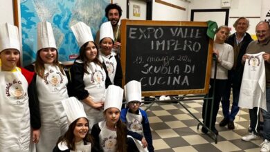 Photo of Renato Grasso con i giovani chef all’ Expo Valle Impero 2024