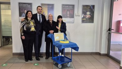 Photo of Guspini, il Direttore provinciale e la Direttrice dell’Ufficio Postale rendono omaggio al cliente centenario Emilio Marrocu