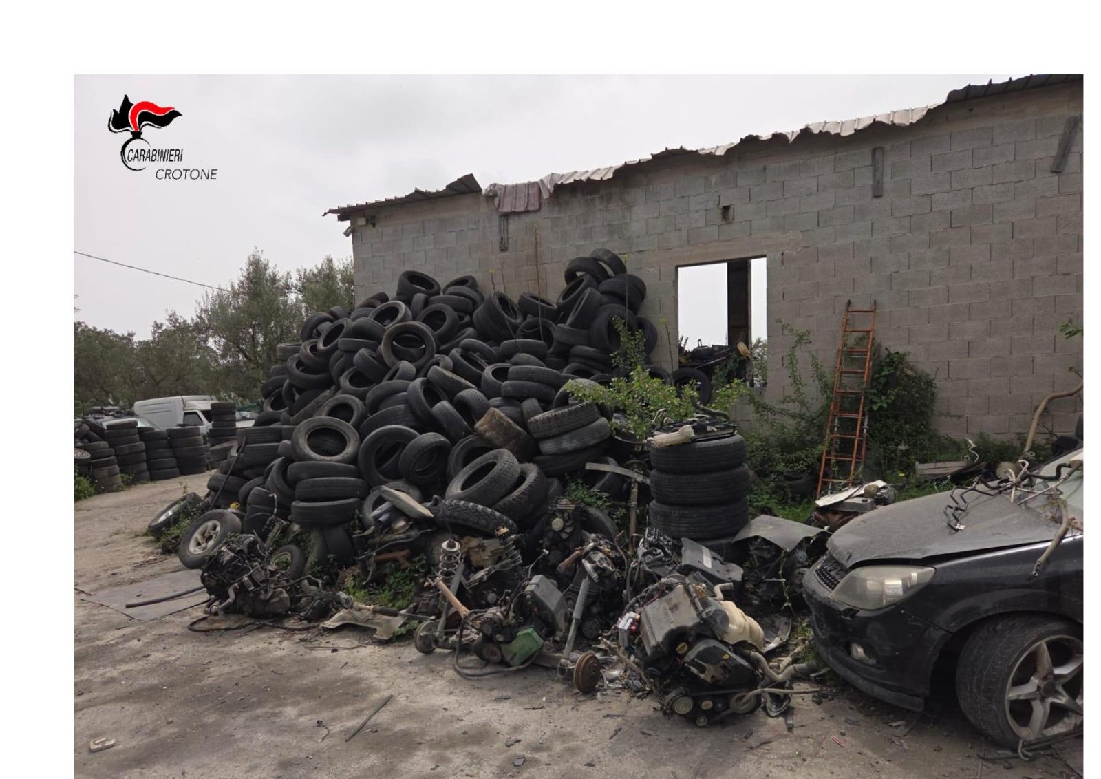 Petilia Policastro (KR): Autodemolizione Abusiva, sequestrati oltre 200 autoveicoli