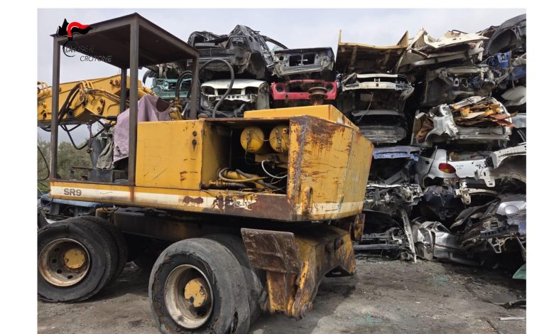 Petilia Policastro (KR): Autodemolizione Abusiva, sequestrati oltre 200 autoveicoli