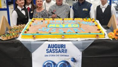 Photo of Sassari, torta gigante per i vent’anni di Metro Sassari