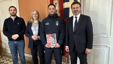Photo of Sassari, il campione di lotta Gabriele Doro ricevuto a Palazzo Ducale da sindaco e assessori: