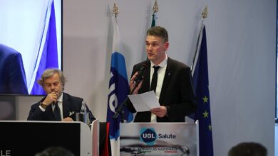 Photo of Case della comunità, Giuliano: “Si parte con le strutture, ma restano incertezza sugli infermieri di famiglia ”