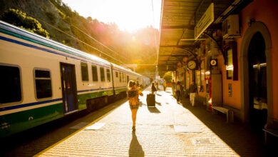 Photo of Dimmi dove vai al mare e ti dirò chi sei: il derby dell’estate secondo Trainline